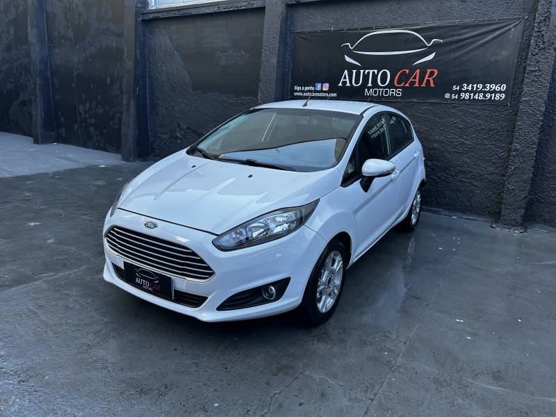 FORD - FIESTA - 2015/2016 - Branca - R$ 50.900,00