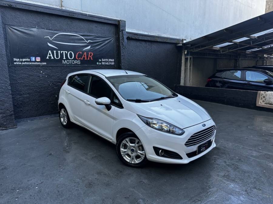 FORD - FIESTA - 2015/2016 - Branca - R$ 50.900,00