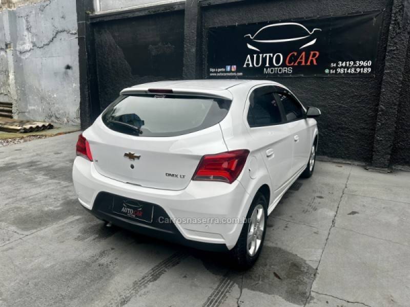 CHEVROLET - ONIX - 2016/2017 - Branca - R$ 56.800,00