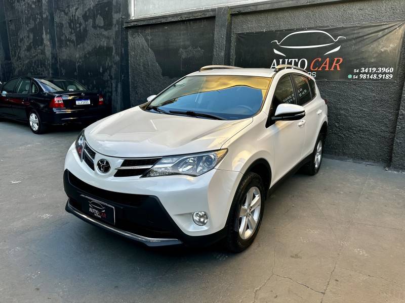 TOYOTA - RAV4 - 2013/2014 - Branca - R$ 94.900,00