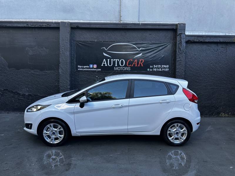 FORD - FIESTA - 2015/2016 - Branca - R$ 50.900,00