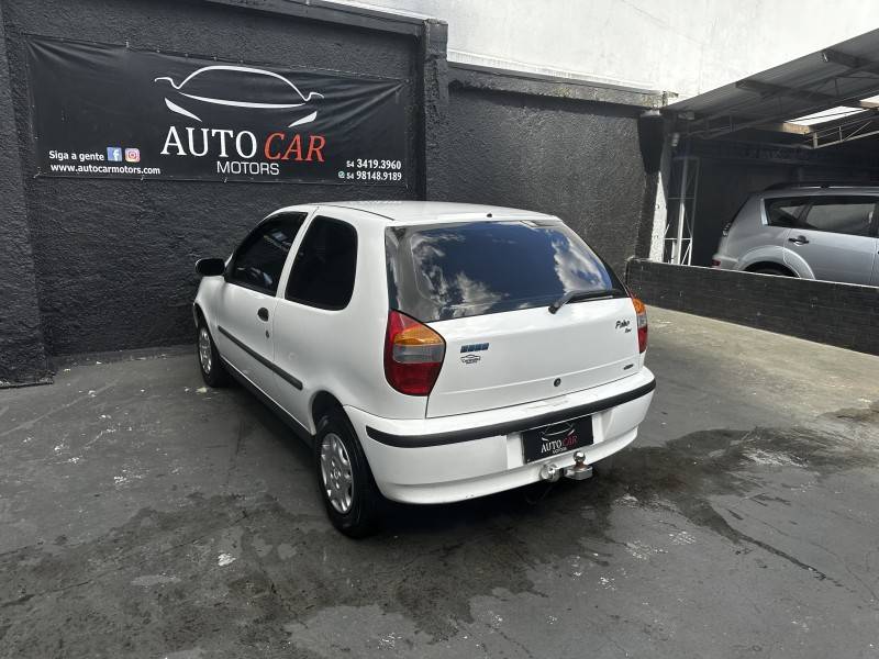 FIAT - PALIO - 2005/2006 - Branca - R$ 15.900,00