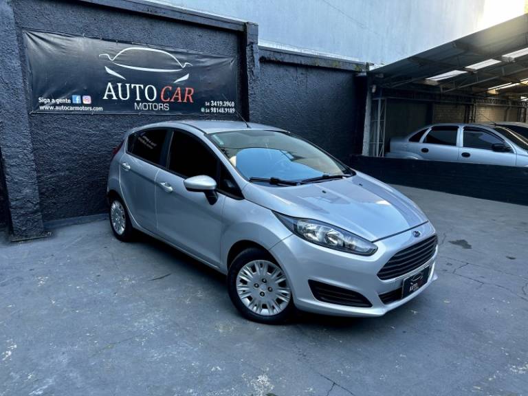 FORD - FIESTA - 2013/2014 - Prata - R$ 45.900,00