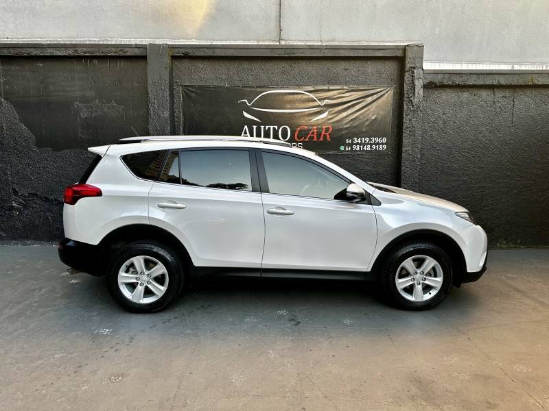 TOYOTA - RAV4 - 2013/2014 - Branca - R$ 94.900,00