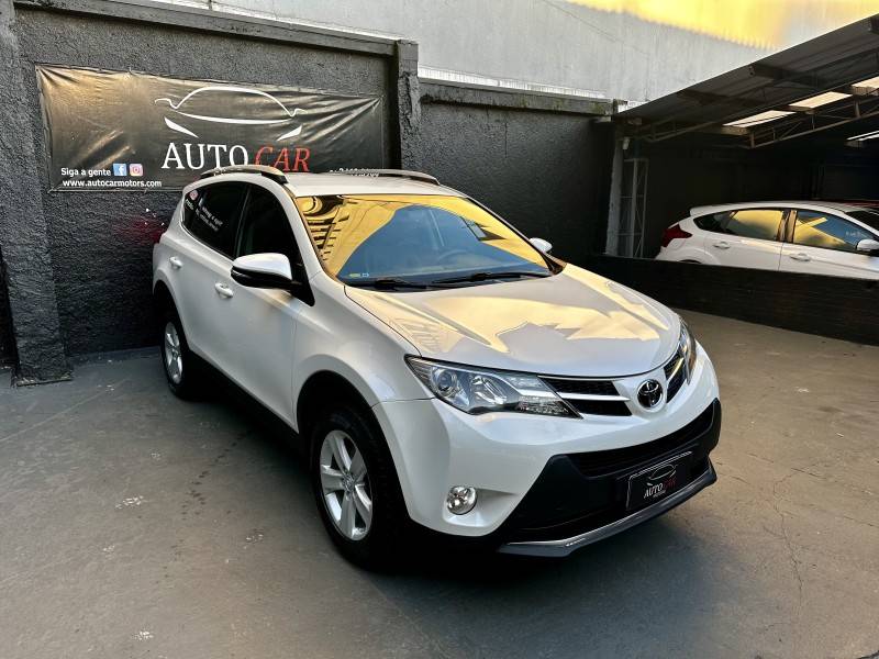 TOYOTA - RAV4 - 2013/2014 - Branca - R$ 94.900,00