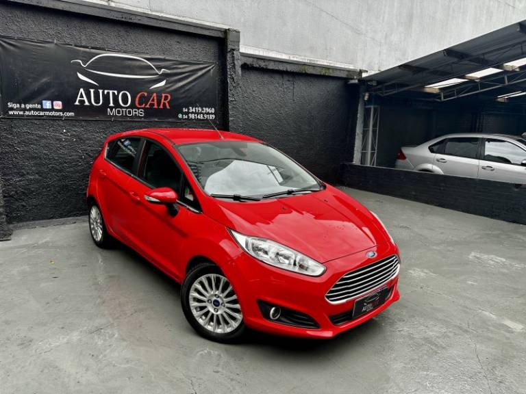 FORD - FIESTA - 2014/2015 - Vermelha - R$ 52.900,00