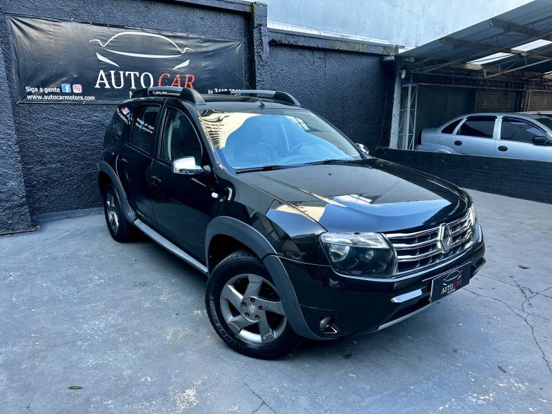 RENAULT - DUSTER - 2013/2014 - Preta - R$ 51.900,00