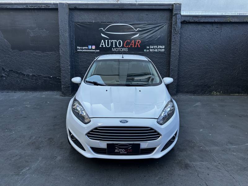 FORD - FIESTA - 2015/2016 - Branca - R$ 50.900,00