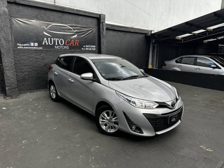 TOYOTA - YARIS - 2018/2019 - Prata - R$ 78.900,00