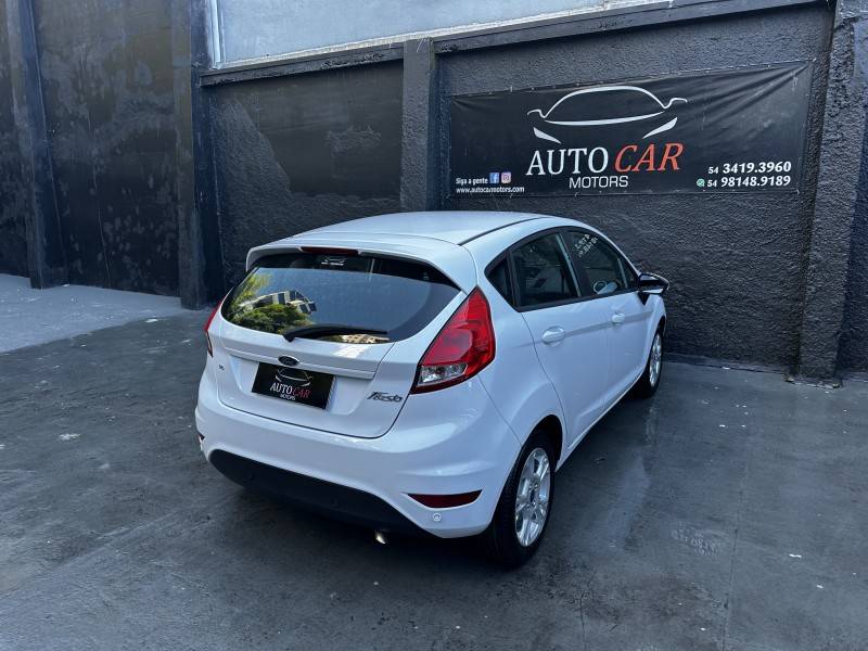 FORD - FIESTA - 2015/2016 - Branca - R$ 50.900,00