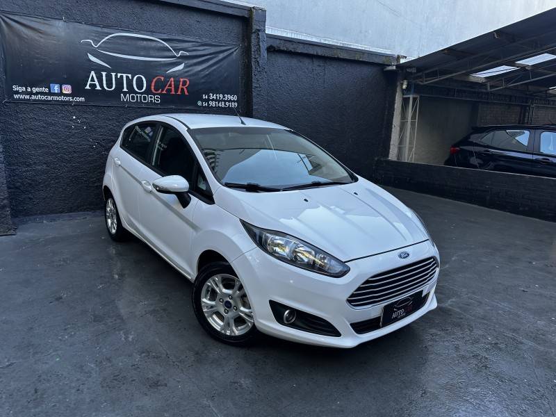 FORD - FIESTA - 2015/2016 - Branca - R$ 50.900,00