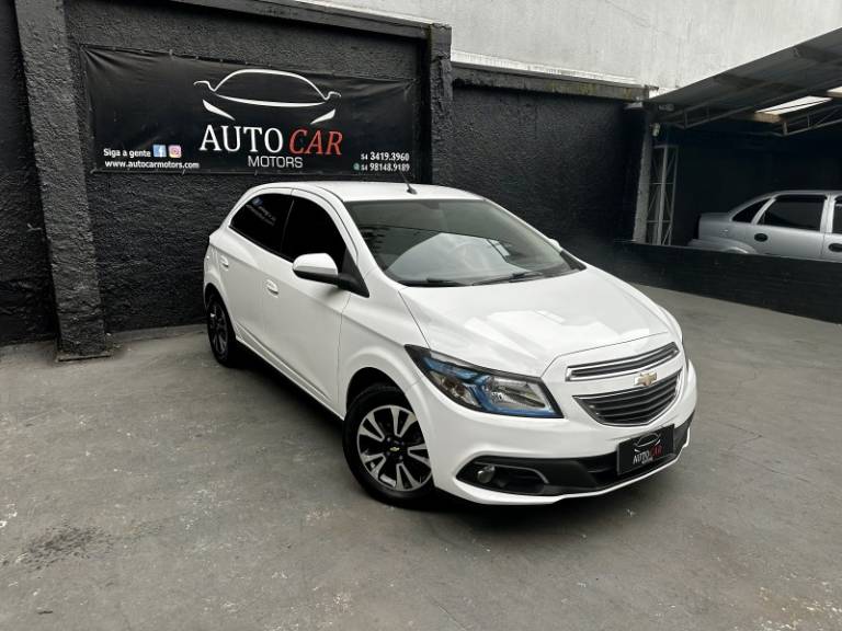 CHEVROLET - ONIX - 2014/2014 - Branca - R$ 55.900,00