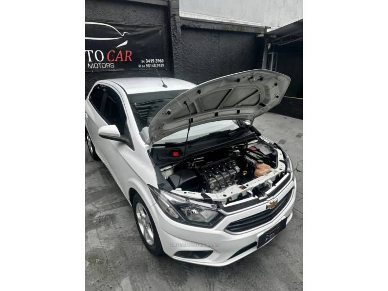 CHEVROLET - ONIX - 2016/2017 - Branca - R$ 56.800,00