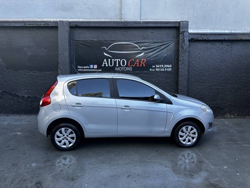 FIAT - PALIO - 2013/2014 - Prata - R$ 40.900,00