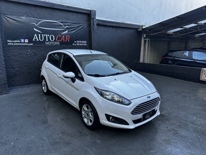 FORD - FIESTA - 2015/2016 - Branca - R$ 50.900,00