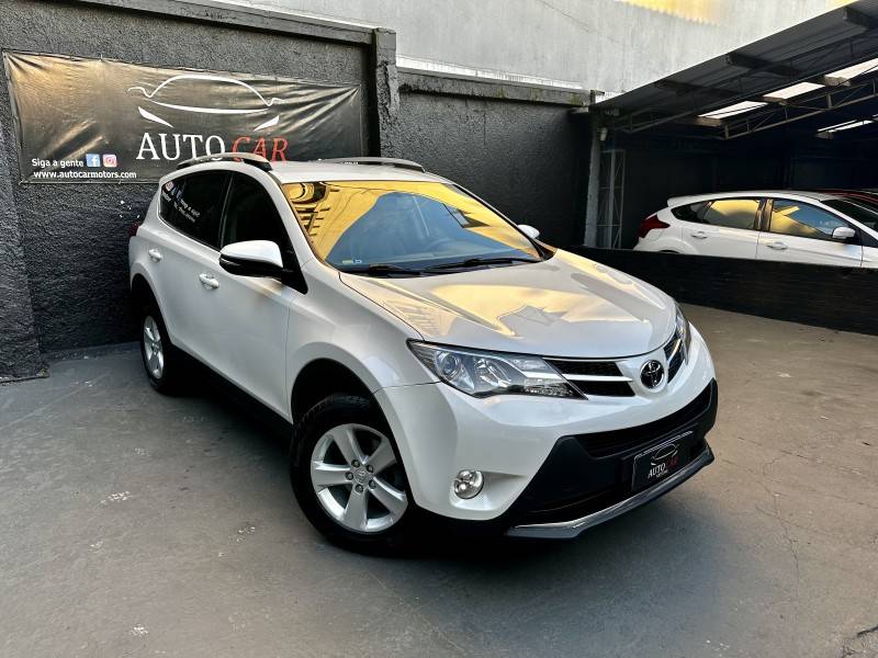 TOYOTA - RAV4 - 2013/2014 - Branca - R$ 94.900,00