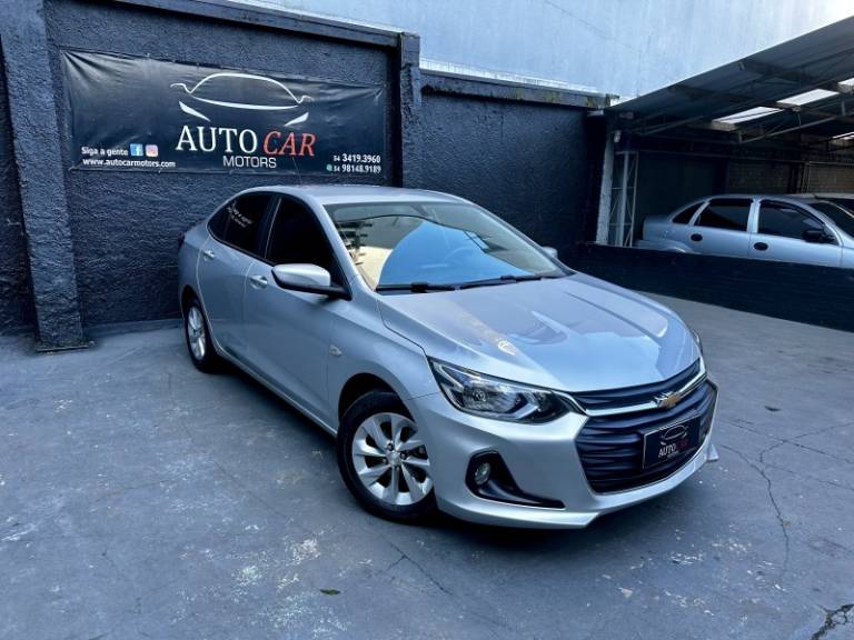 CHEVROLET - ONIX - 2019/2020 - Prata - R$ 75.900,00